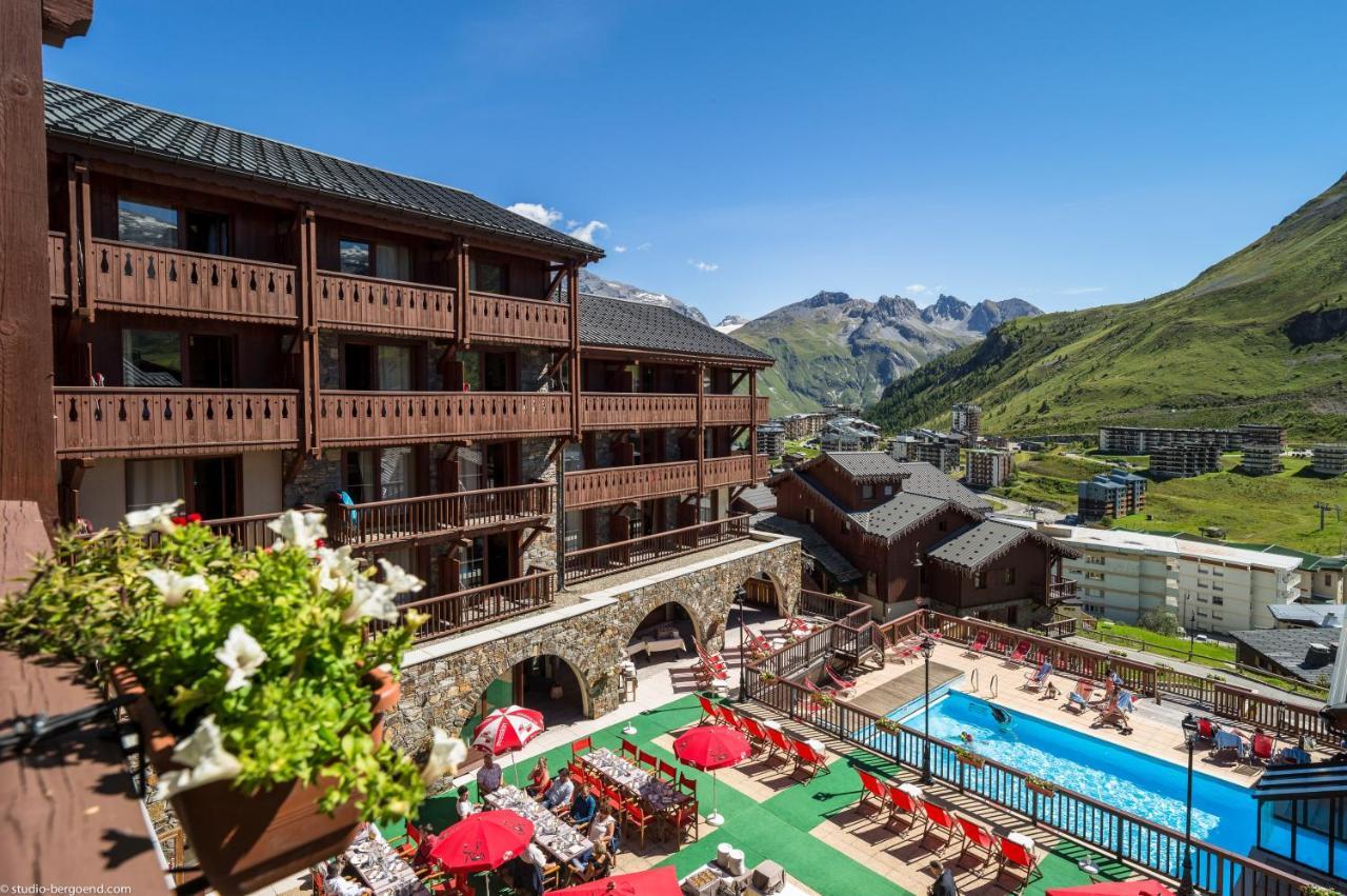 Hotel Village Montana By Les Etincelles Тин Екстериор снимка