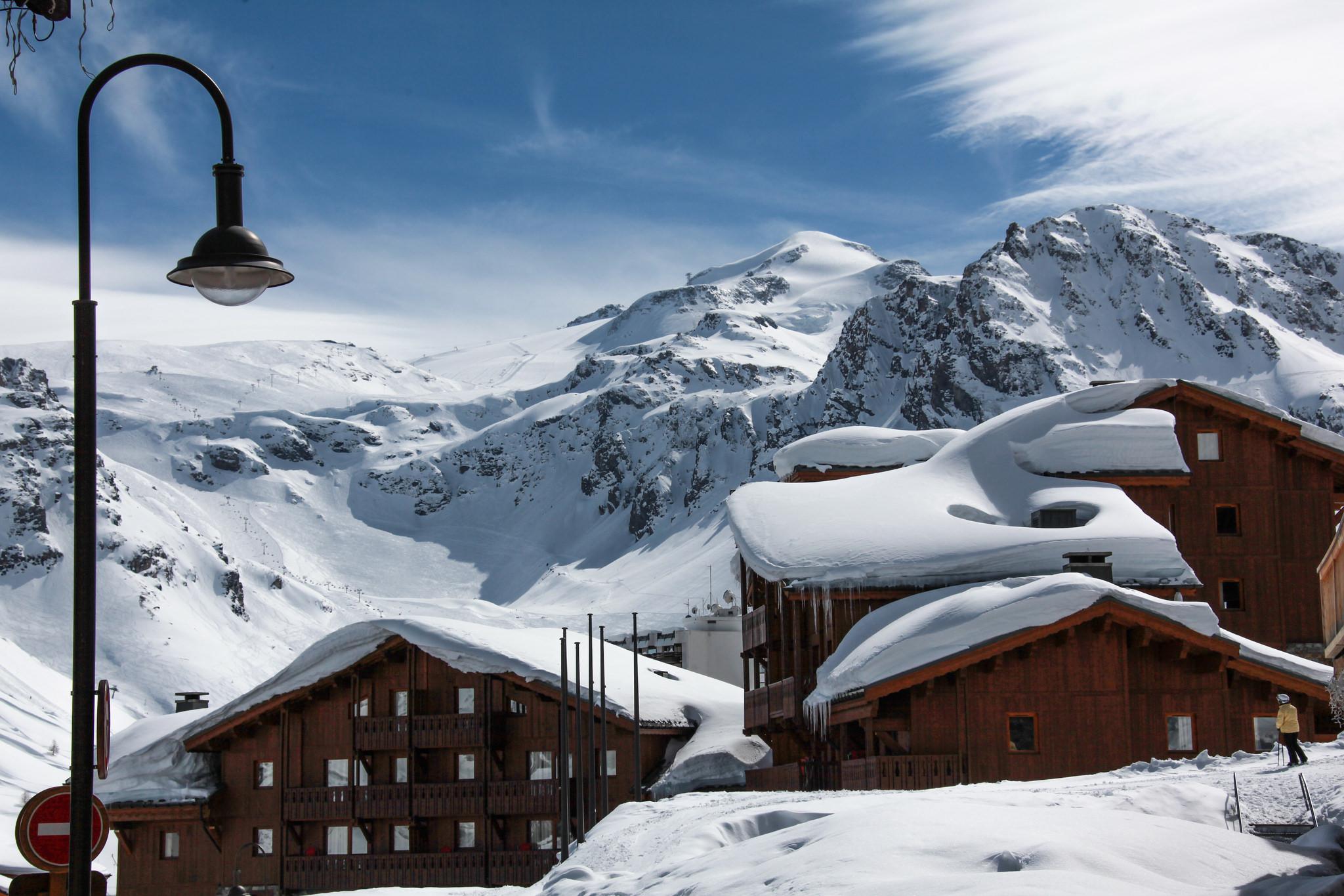 Hotel Village Montana By Les Etincelles Тин Екстериор снимка