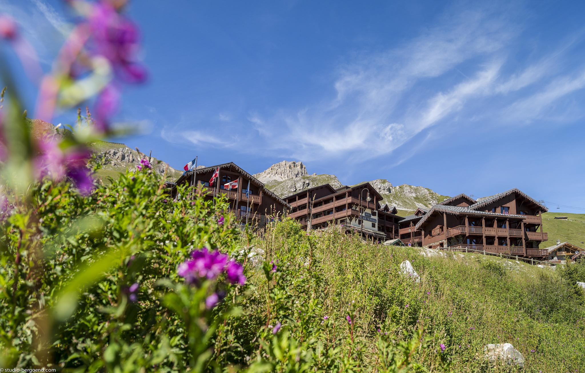 Hotel Village Montana By Les Etincelles Тин Екстериор снимка