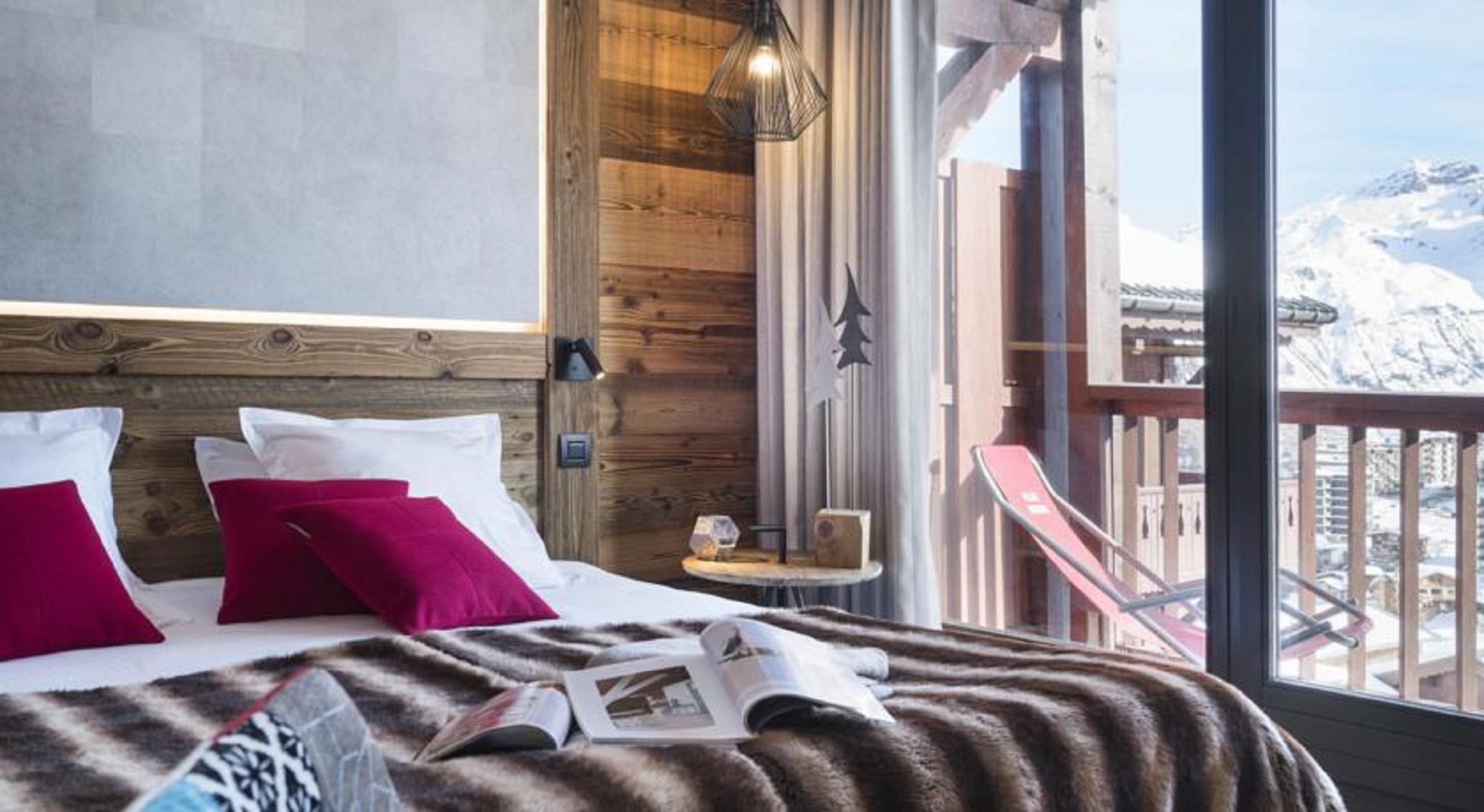 Hotel Village Montana By Les Etincelles Тин Екстериор снимка