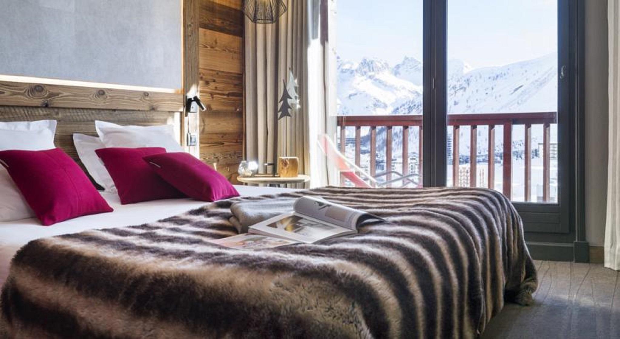 Hotel Village Montana By Les Etincelles Тин Екстериор снимка