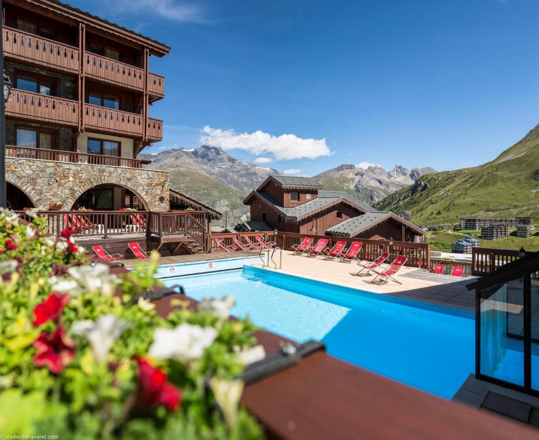 Hotel Village Montana By Les Etincelles Тин Екстериор снимка