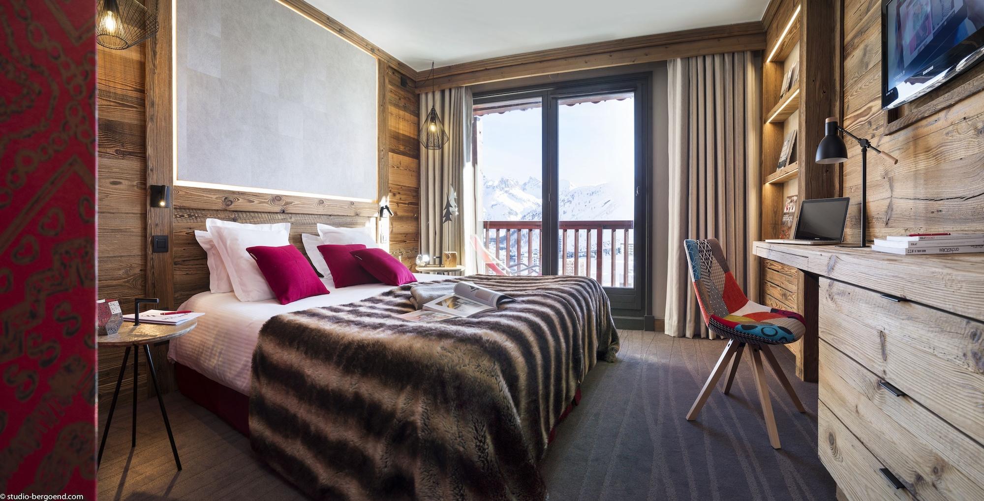 Hotel Village Montana By Les Etincelles Тин Екстериор снимка