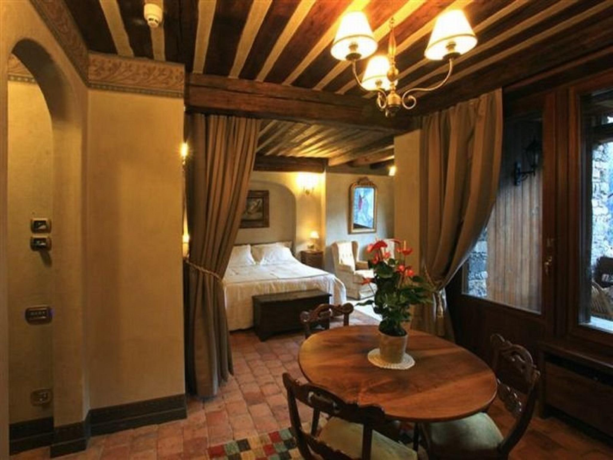 Hotel Village Montana By Les Etincelles Тин Екстериор снимка