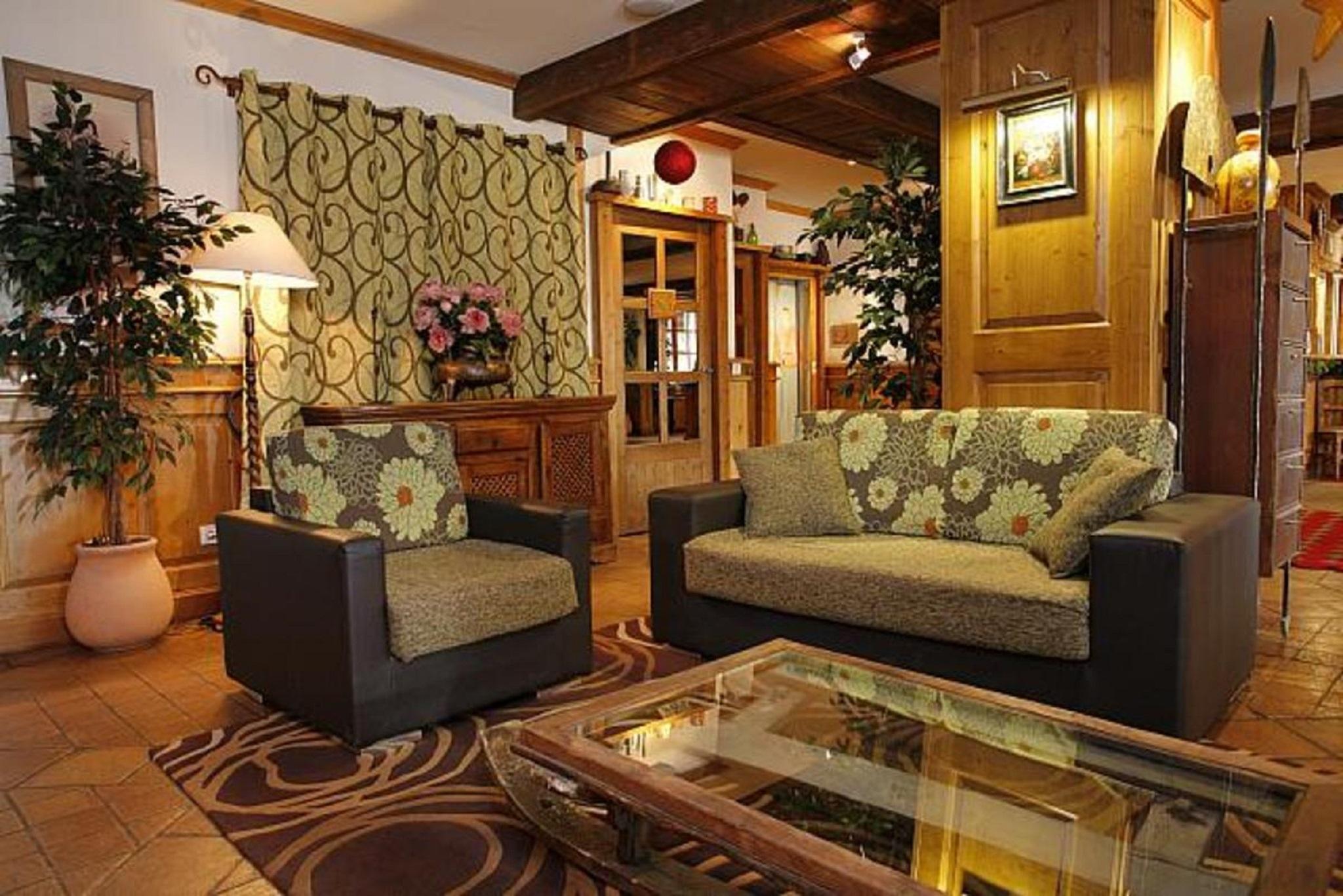 Hotel Village Montana By Les Etincelles Тин Екстериор снимка
