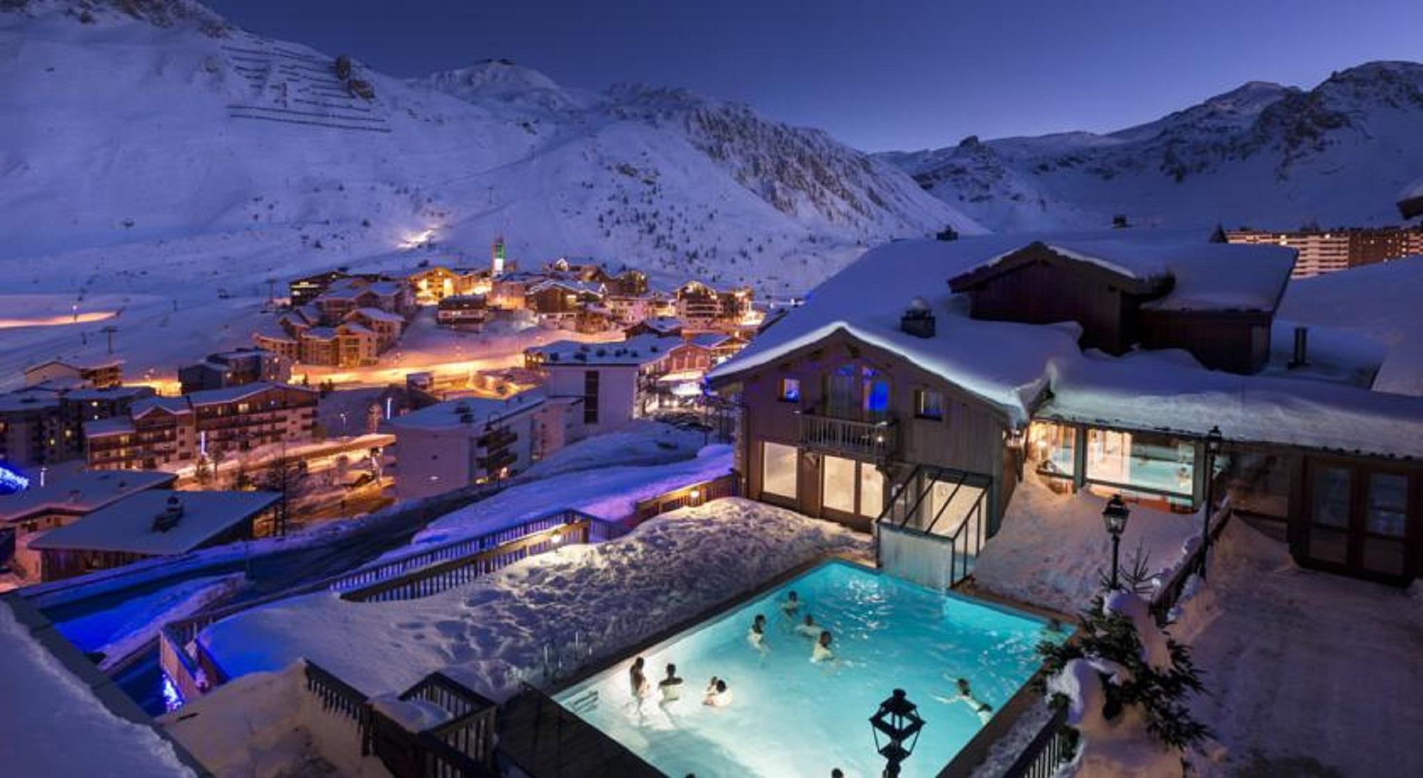 Hotel Village Montana By Les Etincelles Тин Екстериор снимка