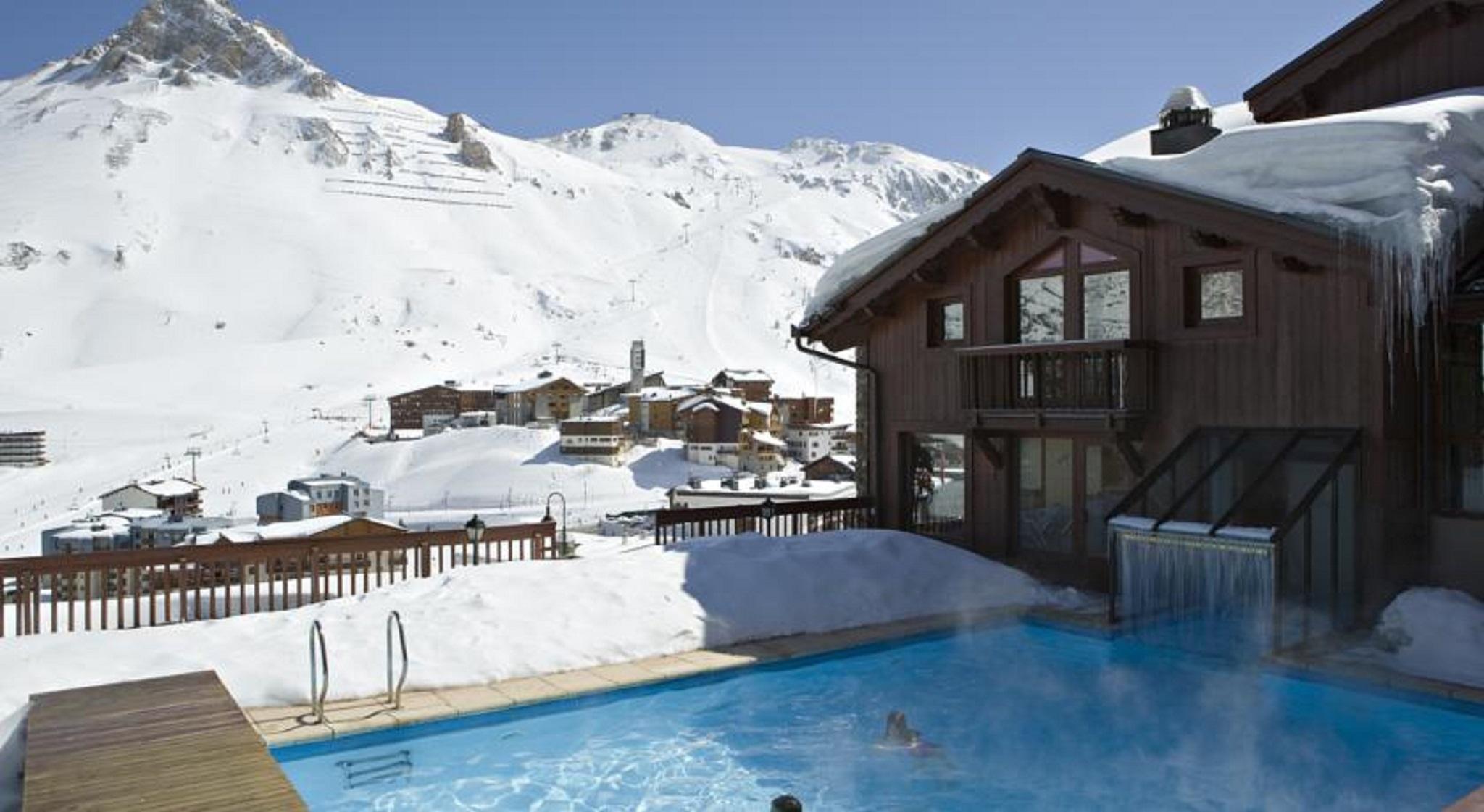 Hotel Village Montana By Les Etincelles Тин Екстериор снимка