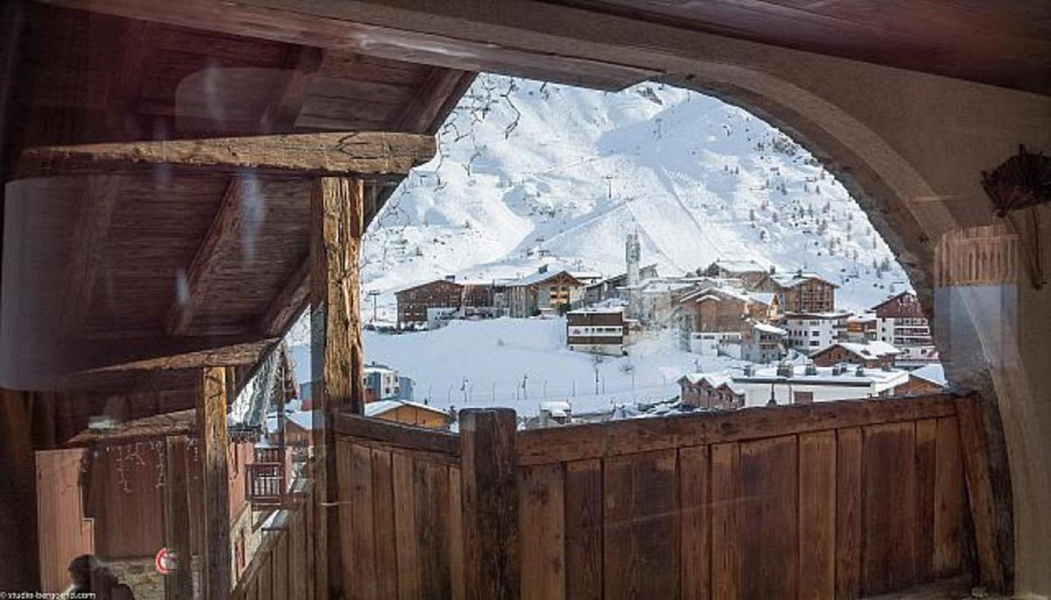 Hotel Village Montana By Les Etincelles Тин Екстериор снимка
