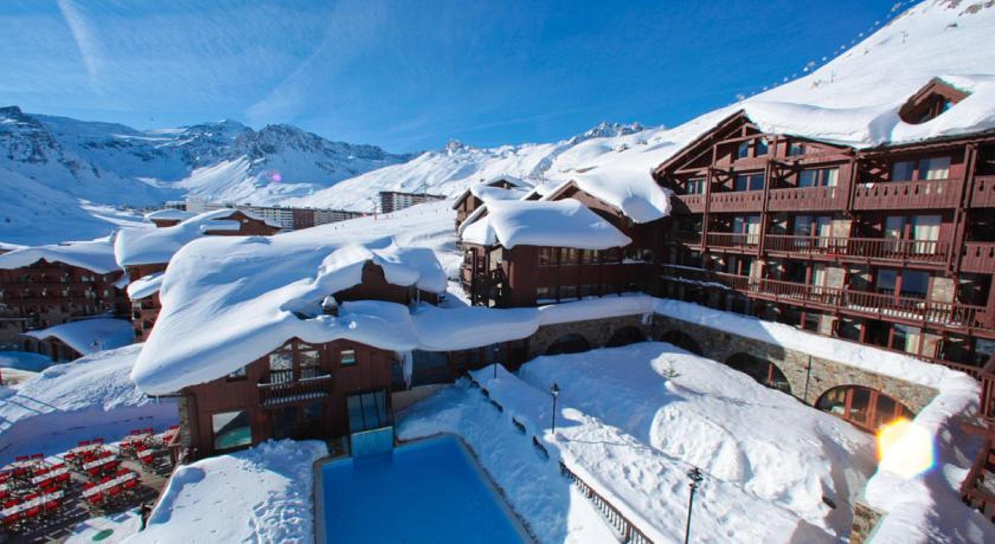 Hotel Village Montana By Les Etincelles Тин Екстериор снимка