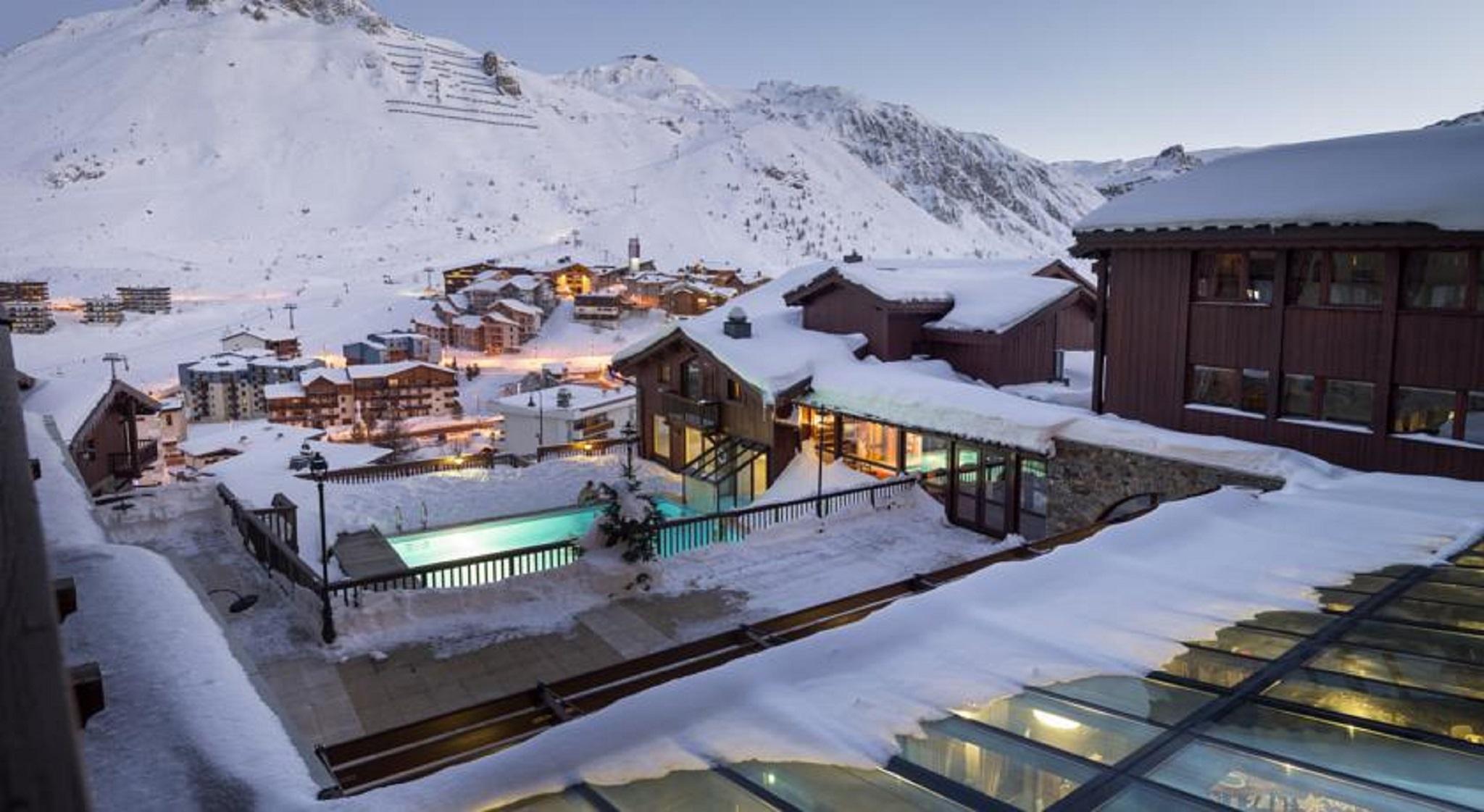 Hotel Village Montana By Les Etincelles Тин Екстериор снимка