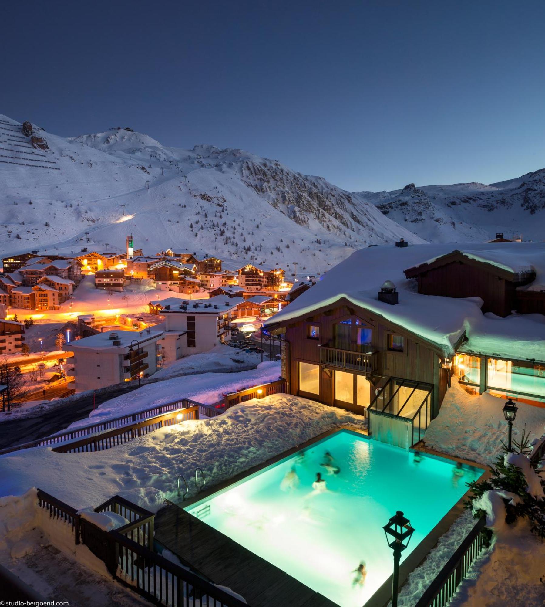 Hotel Village Montana By Les Etincelles Тин Екстериор снимка