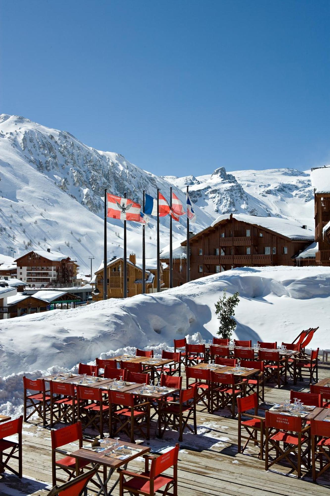 Hotel Village Montana By Les Etincelles Тин Екстериор снимка